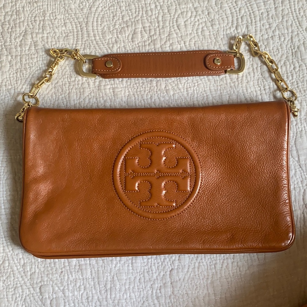 Tory Burch Reva Clutch in Cognac